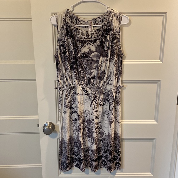 Dress - Picture 2 of 5